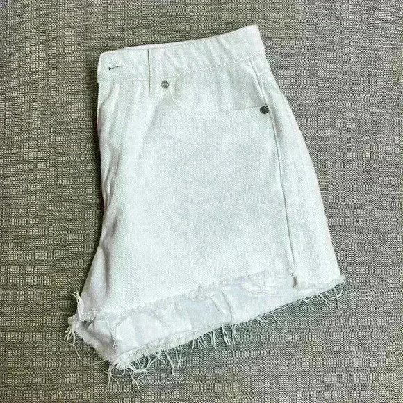 Misguided White Riot Hem Mom Denim Shorts - Picture 3 of 5
